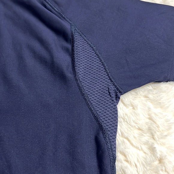 Under Armour short sleeve cold weather gear mock turtleneck - Picture 7 of 7